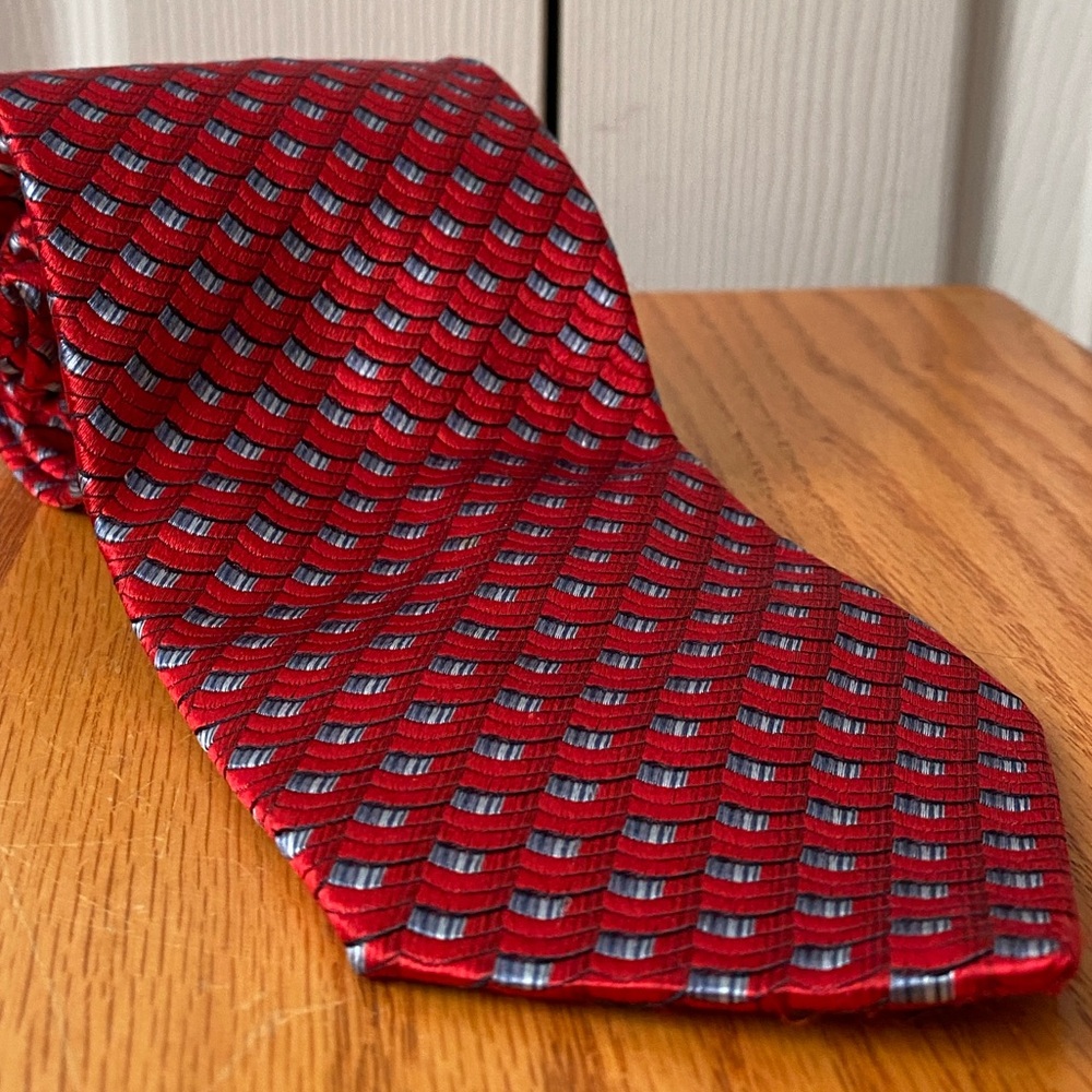 Ermenegildo Zegna Italy Red and Blue 100% Silk Jacquard 3.5” Tie
